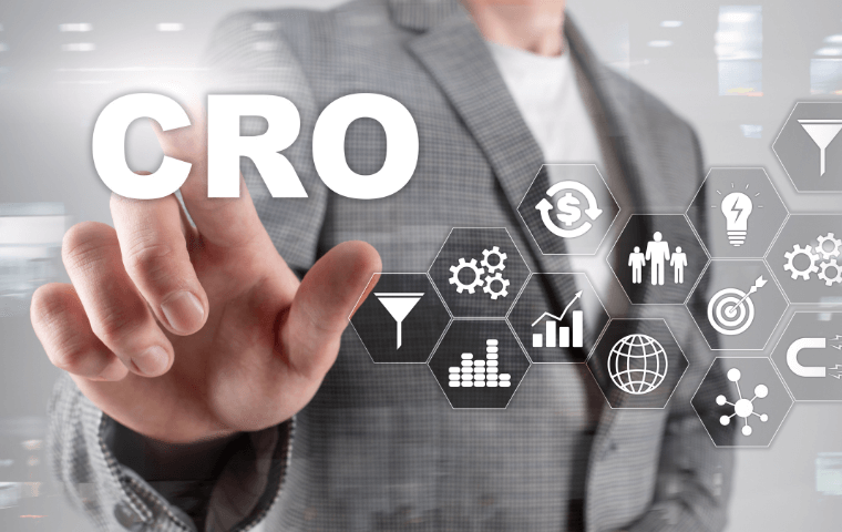 所謂 CRO，就是透過設計更清楚的行動引導（如按鈕、表單、購物流程）、改善使用者體驗，以及持續追蹤數據，來提高訪客完成目標行為的比例。換句話說，SEO 和廣告能帶來人潮，但 CRO 才能讓這些流量真正轉化為營收。